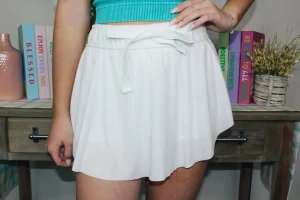 Allie Lynn's Boutique Shorts/Skirts<Crush The Court Athletic Skirt "White"