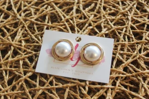 Allie Lynn's Boutique Jewelry<Gold Pearl Studs