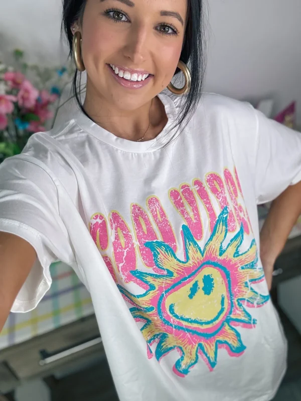 Allie Lynn's Boutique Graphic Tees<Good Vibes Sunshine Graphic Tee "Ivory"