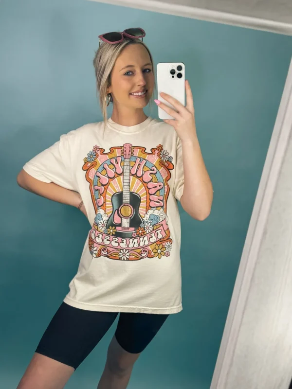 Allie Lynn's Boutique Graphic Tees<Groovy Nashville Music City Graphic Tee