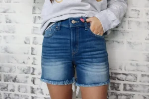 Allie Lynn's Boutique Shorts/Skirts<Zenana Frayed Hem Denim Shorts