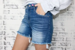 Allie Lynn's Boutique Shorts/Skirts<Zenana Frayed Hem Denim Shorts